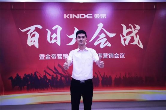 半岛体育-诺维奇客场递嬗，球员表现激昂全力以赴