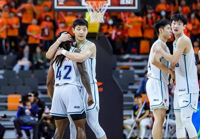 半岛体育-欧预赛：资格赛角逐异常激烈，实力尽显风采