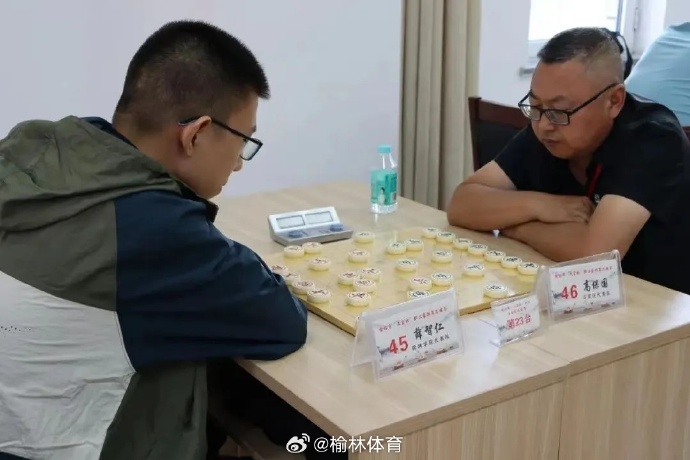 半岛体育-纠缠不清：两队棋逢对手，面对面的对决充满悬念