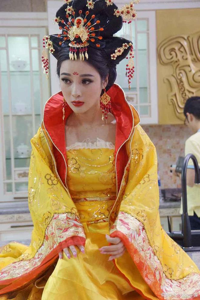 半岛体育-霍芬海姆主场庆祝获胜超凡表现令人瞩目