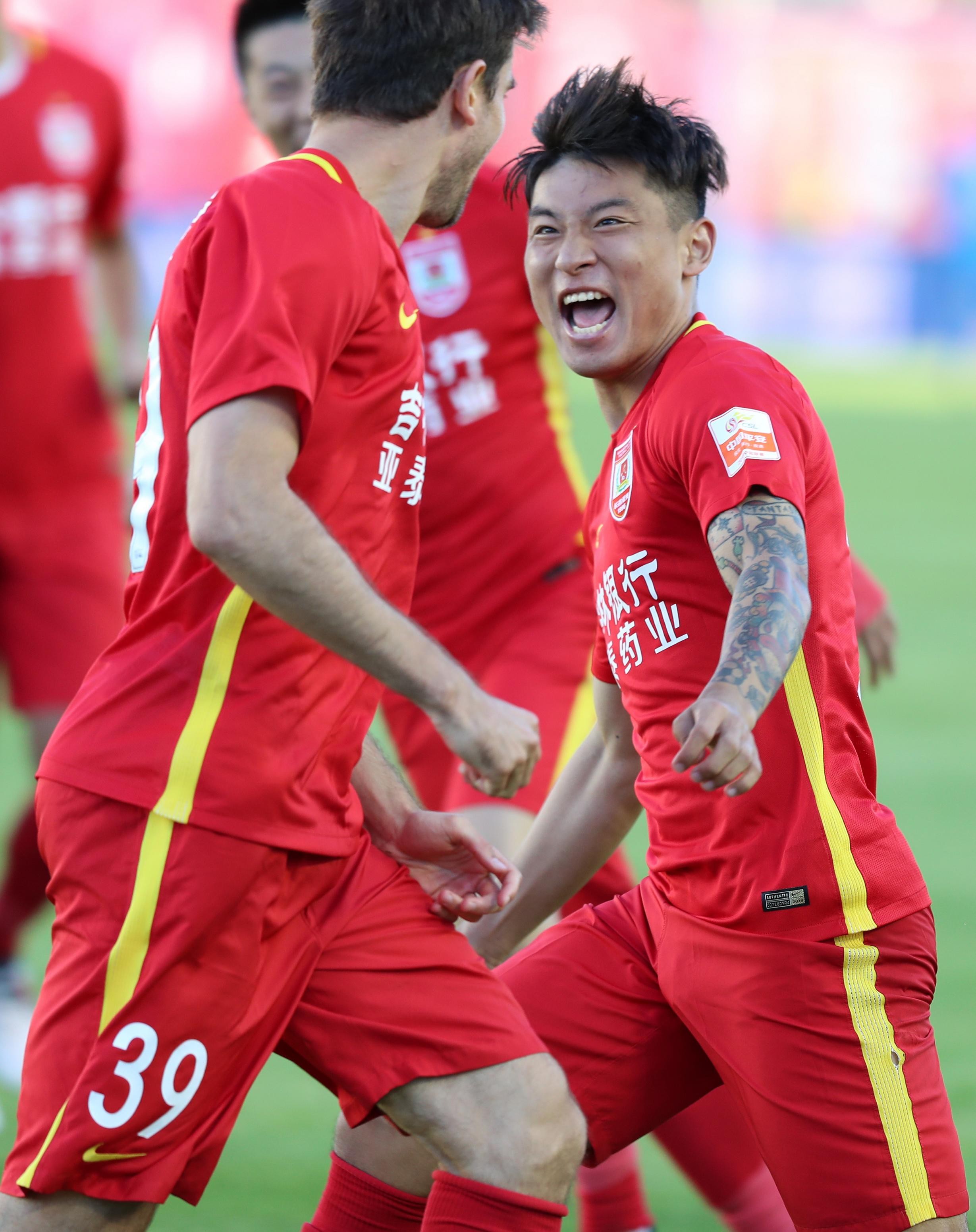 半岛体育-外援发威，球队成功保持领先地位