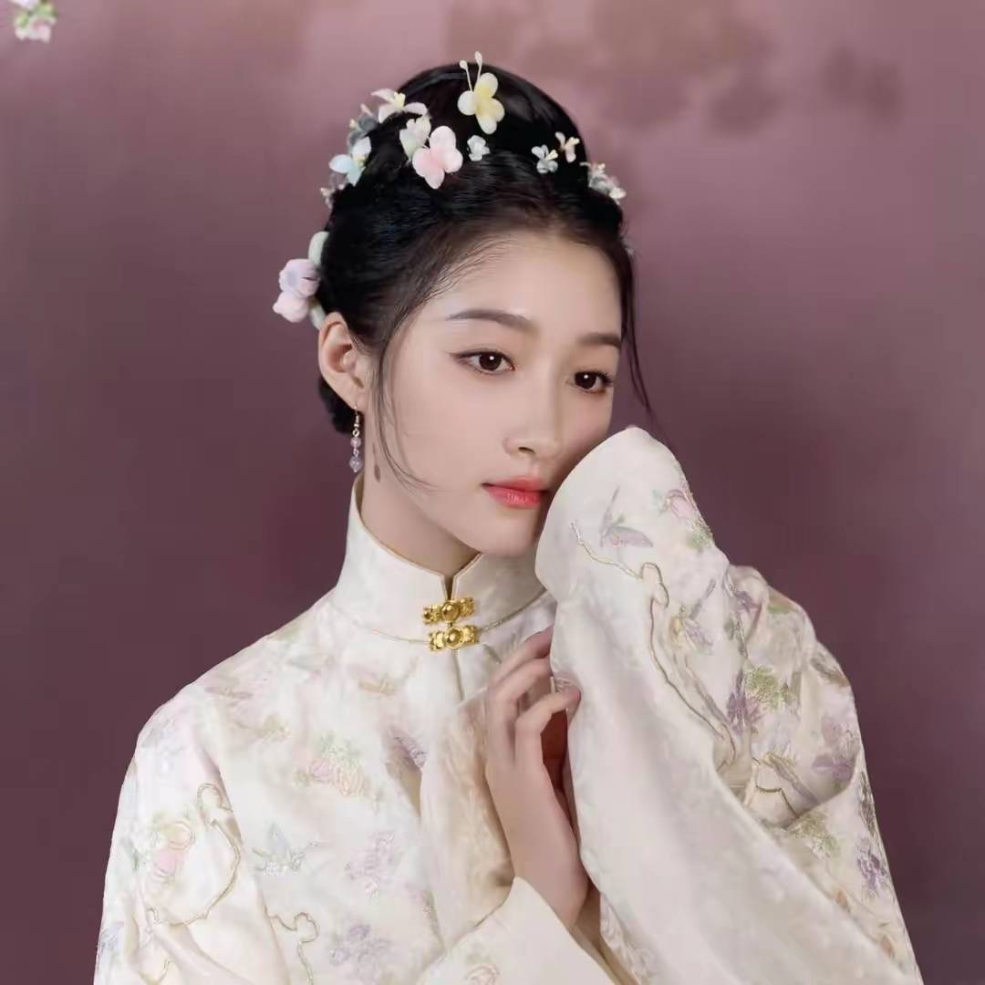 半岛体育-关晓彤现场观战，支持中国外援于姓球员在欧洲杯赛场上亮相
